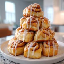 Irresistible Christmas Cinnamon Roll Tree in 90 Minutes