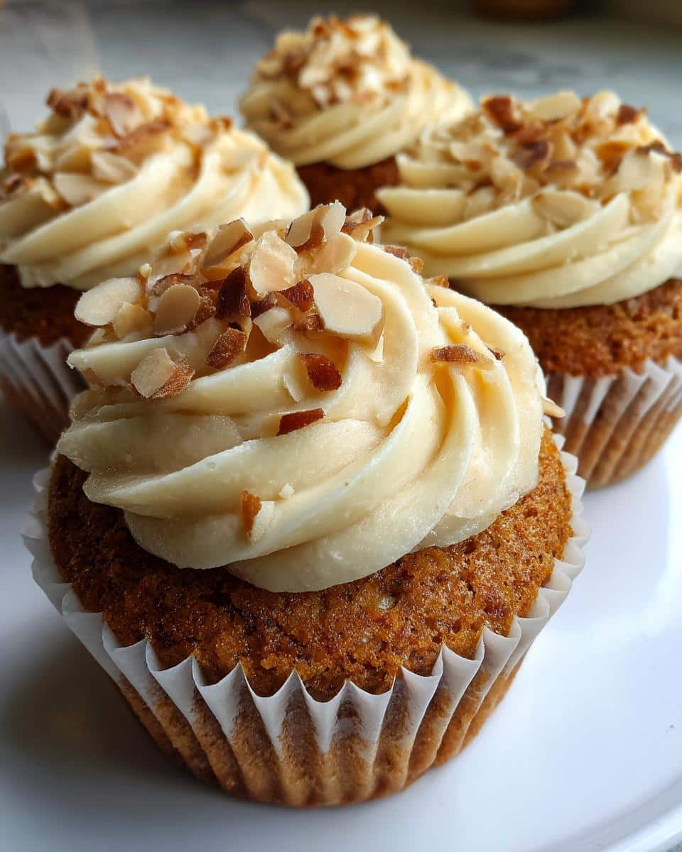 Vanilla-Almond Christmas Cupcakes - detail 3