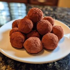 Irresistible Mini Chocolate Truffles: 5-Ingredient Bliss