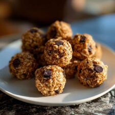 Irresistible Mini Oat Dessert Bites: 5-Minute Bliss