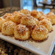25 Irresistible Mini Gold-Themed Dessert Bites That Wow