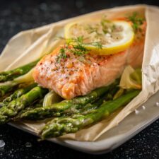 Juicy Salmon en Papillote with Asparagus in 20 Minutes Flat