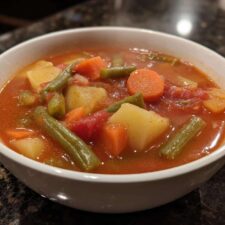 Hearty 7-Ingredient Slow Cooker Vegetable Soup Bliss