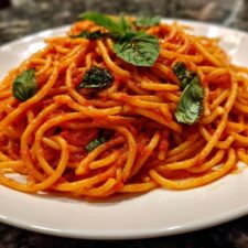 Delicious 20-Minute Spaghetti Marinara for Weeknight Bliss